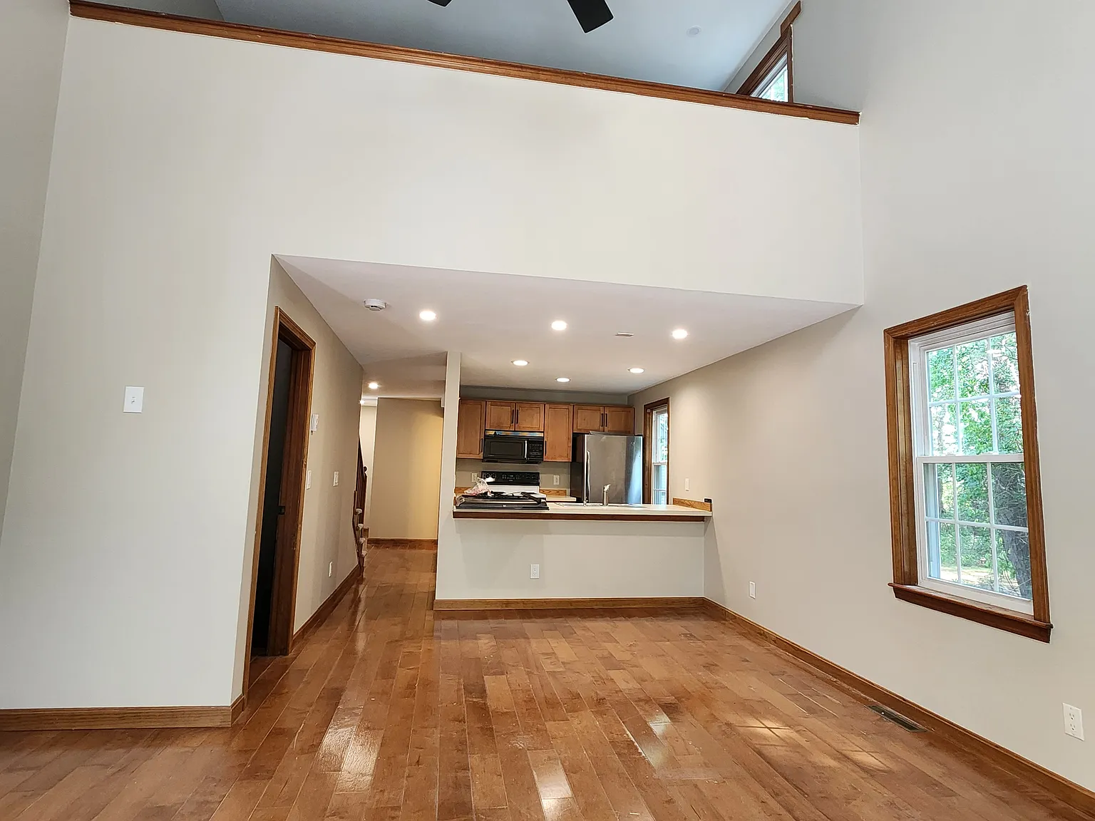 1 bed, 842 sqft, $3,000 — Photo 2