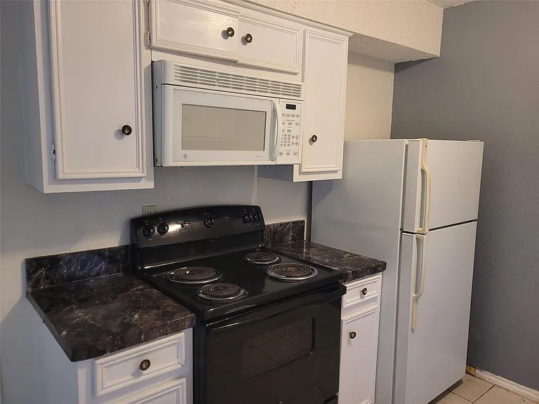 401 W Dogwood Trl — Photo 2