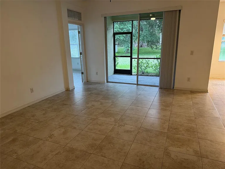 11858 Forest Park Cir — Photo 3