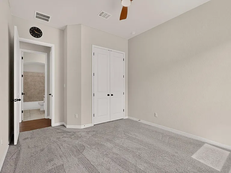 2433 La Mirada St — Photo 15