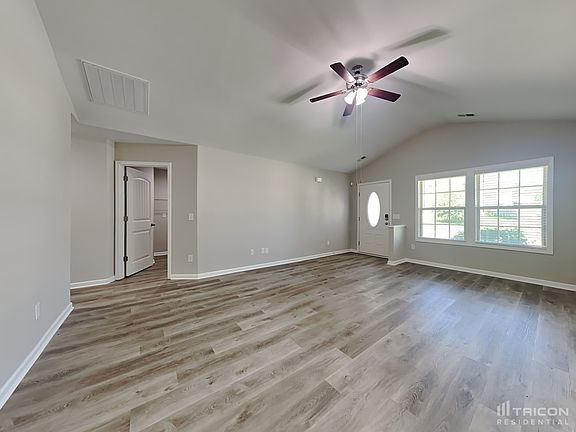 3rd image of 139 Manzanita Ln