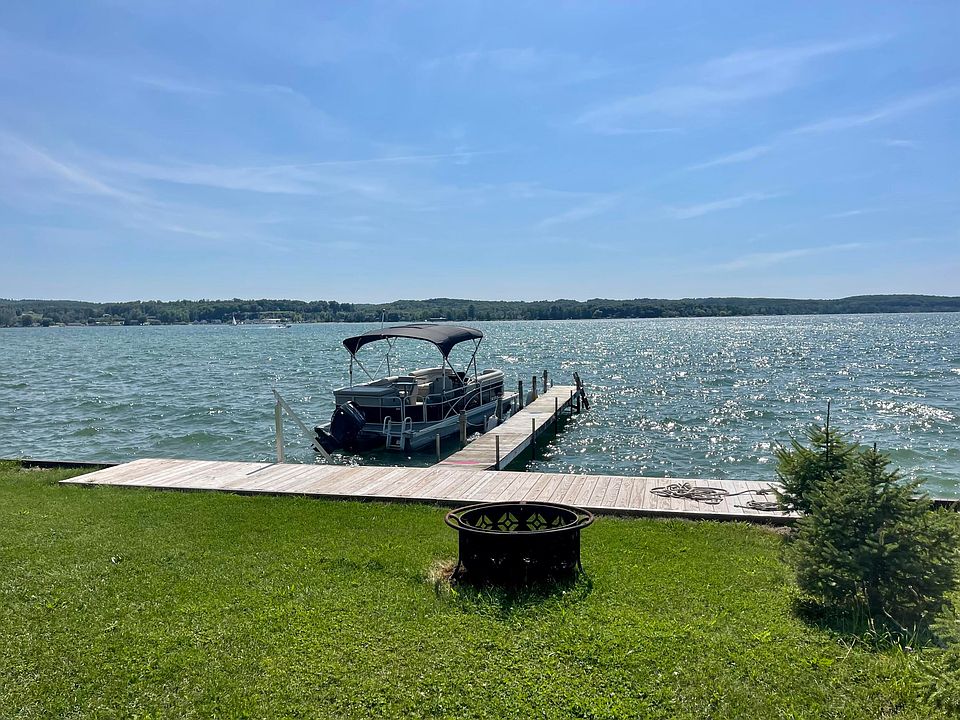 8359 2nd Ave, Onekama, MI 49675 Zillow