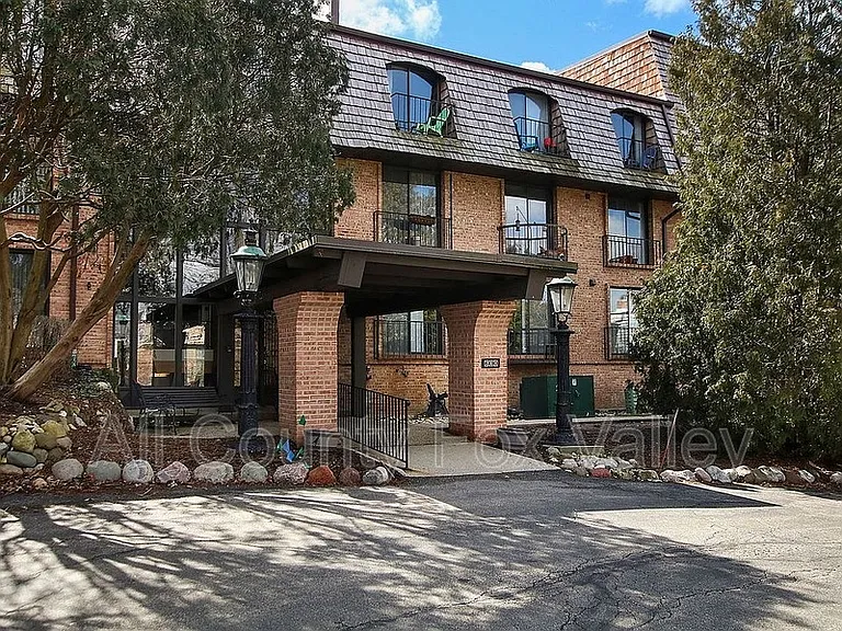 600 W Russell St #306 — Photo 1