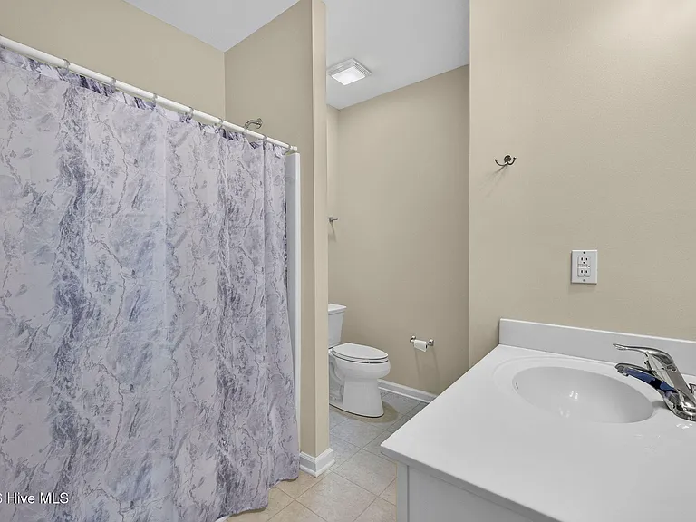 3901 Botsford Ct #101 — Photo 32