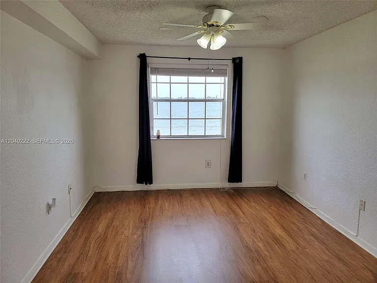 2811 N Oakland Forest Dr #105 — Photo 9