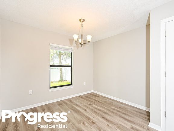 5th image of 2412 Bexley Dr