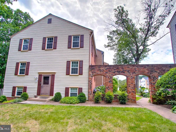 1058 Tottenham Ct, Sterling, VA 20164