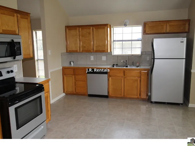 1506 Creek St — Photo 97