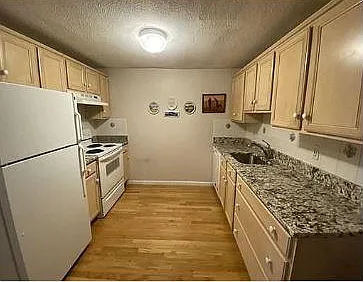 89 Pleasant St — Photo 4
