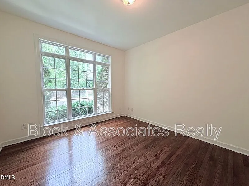 4 bed, 2.5 bath, $3,300 — Photo 3