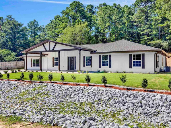 4200 Vintage Ln, Northport, AL 35473