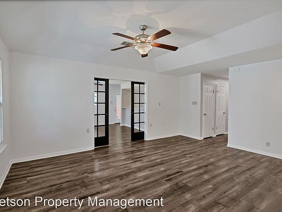 3rd image of 1709 Greenlawn Blvd