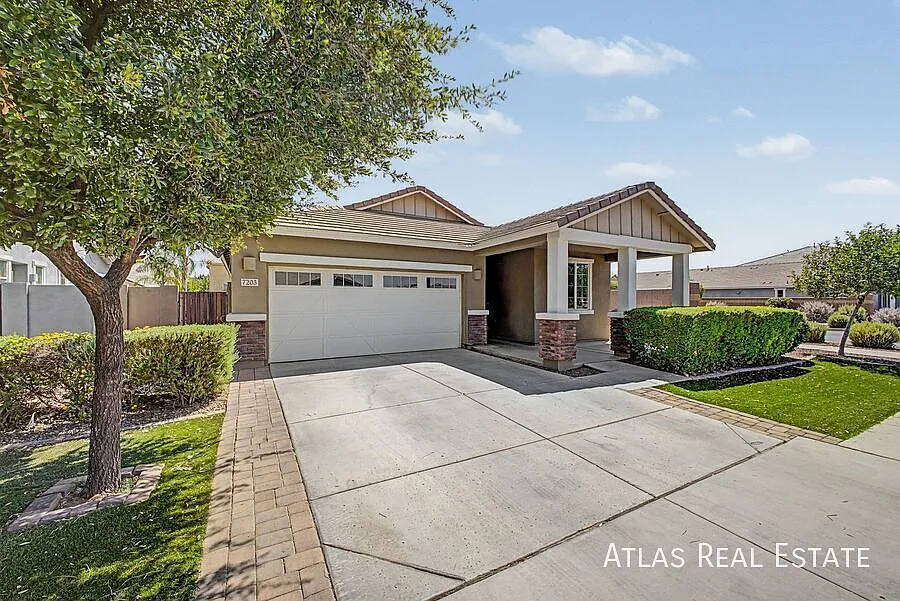 Spacious East Mesa Home with 5 Bedrooms & 3 Bathrooms — Photo 3