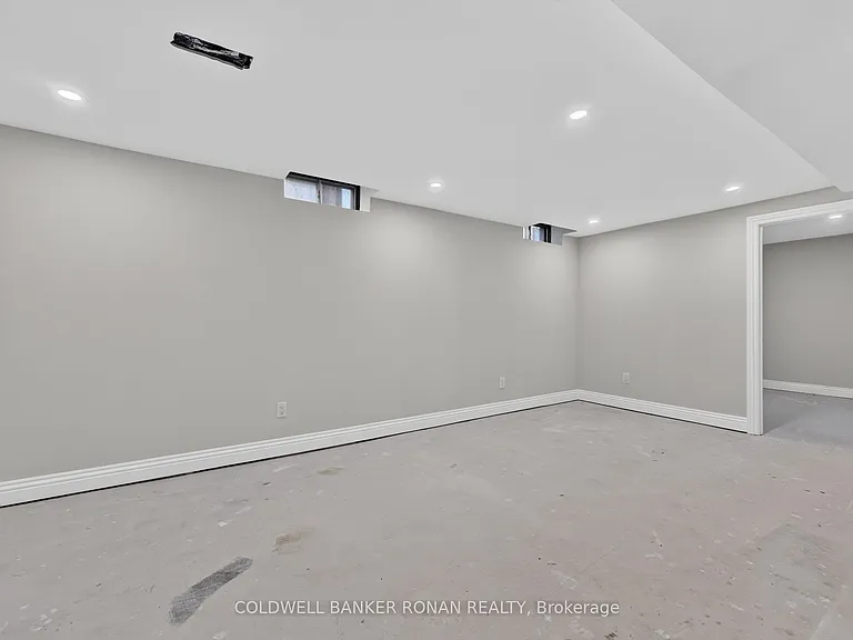 8 McCullough Ave — Photo 29