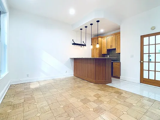 Rented by City Connections Realty | media 11