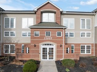23003 Chandlers Ln APT 224, Olmsted Falls, OH 44138