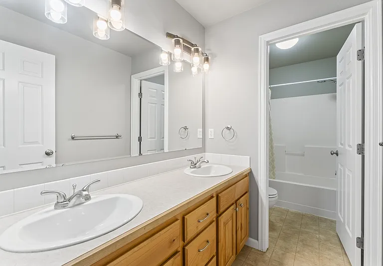 552 E Whitney Ct — Photo 34