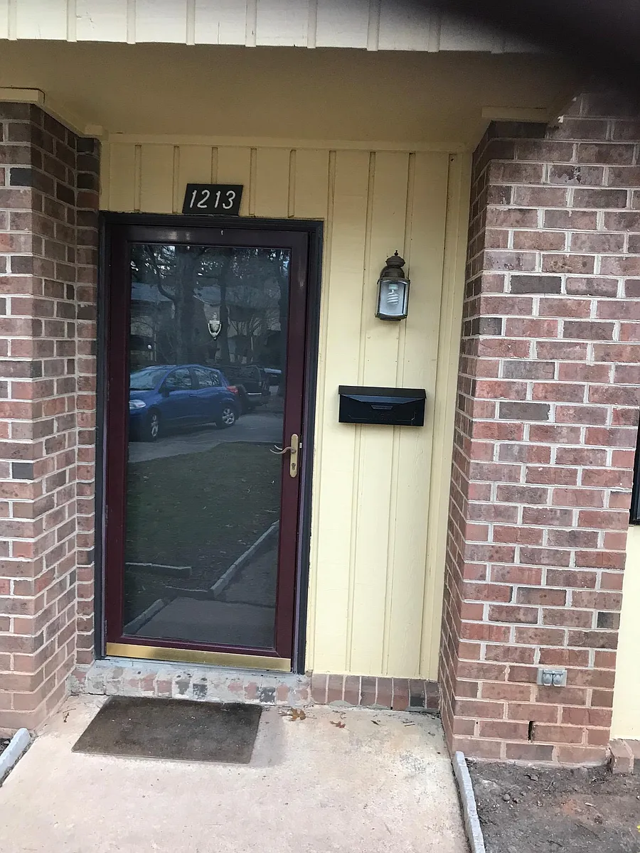 Building Photo - 1213 Schaub Dr