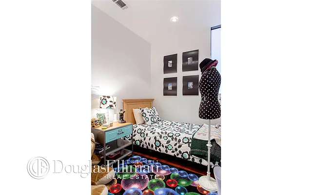 Rented by Douglas Elliman | media 17