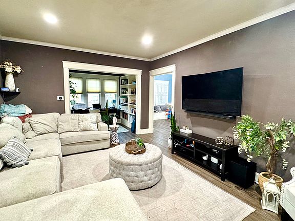 4th image of 3549 Pape Ave