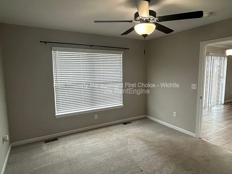 902 E Bellows St — Photo 18