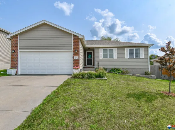 103 W 9th St, Hickman, NE 68372