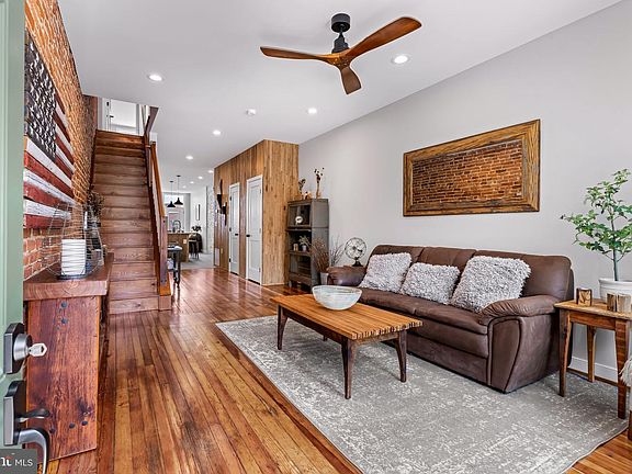 2nd image of 638 E Fort Ave