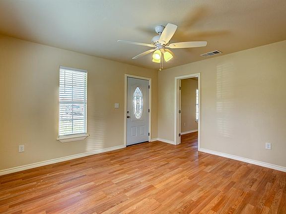 2nd image of 510 Dickey St
