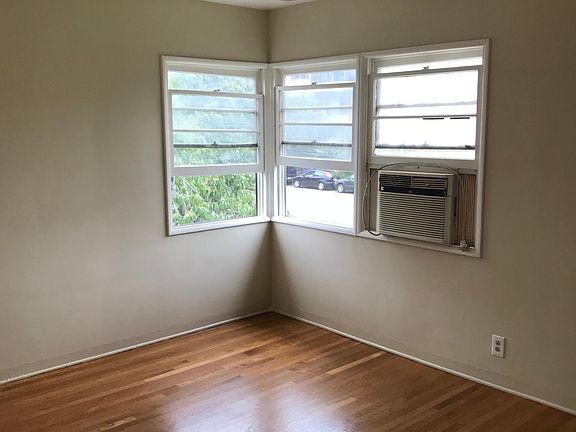 5th image of 4764 Cartwright Ave
