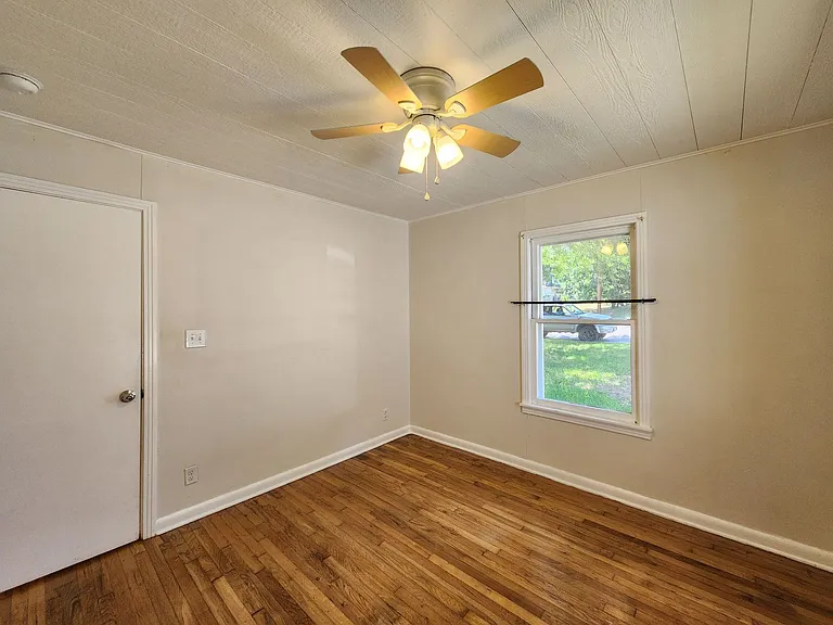 554 Lee St — Photo 18