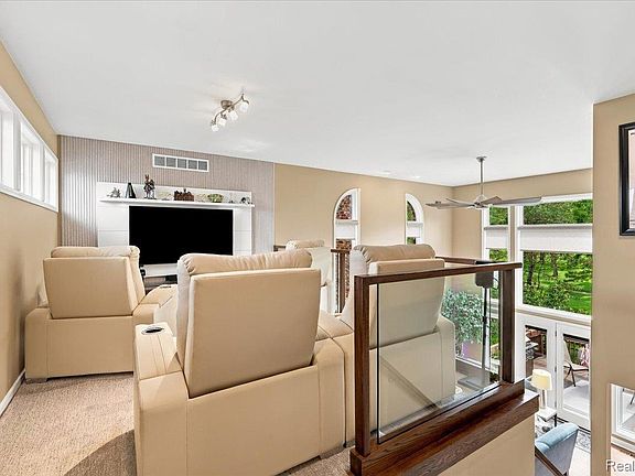 4th image of 4797 Fairway Ct #16