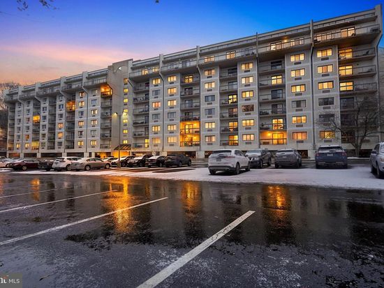800 Avondale Rd APT 2C, Wallingford, PA 19086