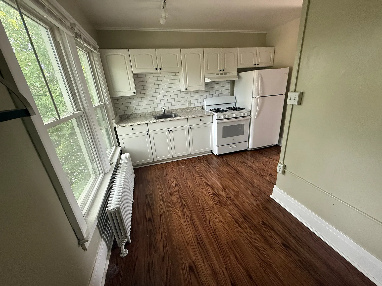 3 bed, 1400 sqft, $1,500 — Photo 1