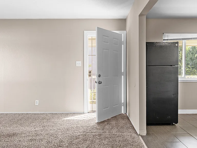 450 Jessie Ave #3 — Photo 5