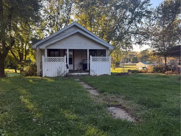 8400 SE King Hill Rd, Saint Joseph, MO 64504