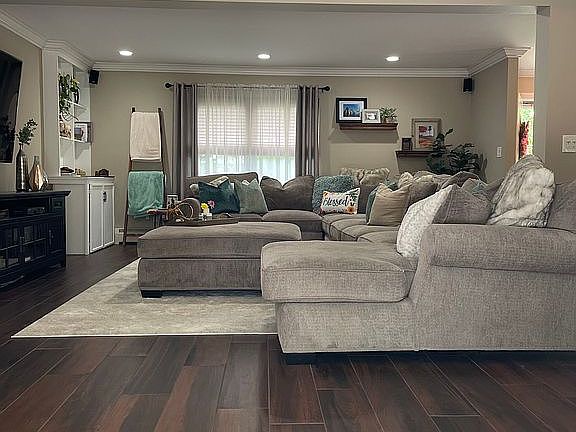 4th image of 77 Strathmore Village Dr