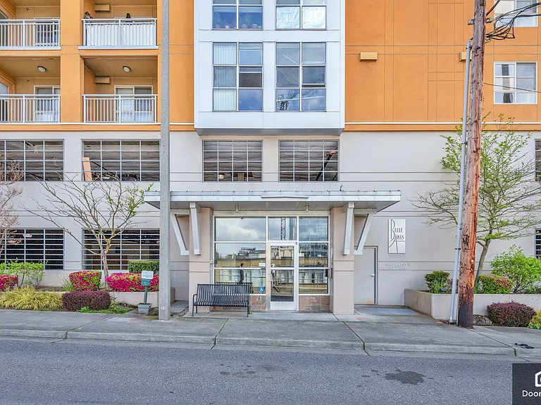 118 107th Ave NE #407 — Photo 1