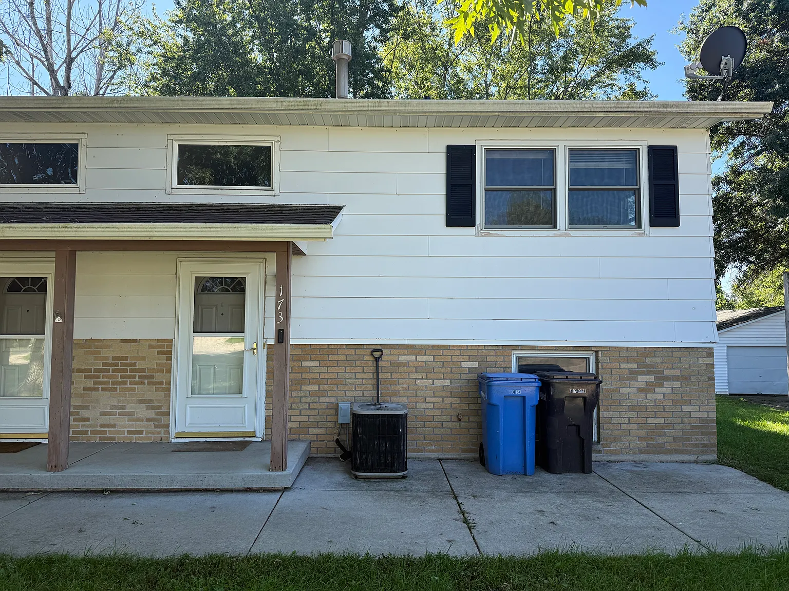 3 bed, 1.5 bath, 1100 sqft, $1,950 — Photo 2
