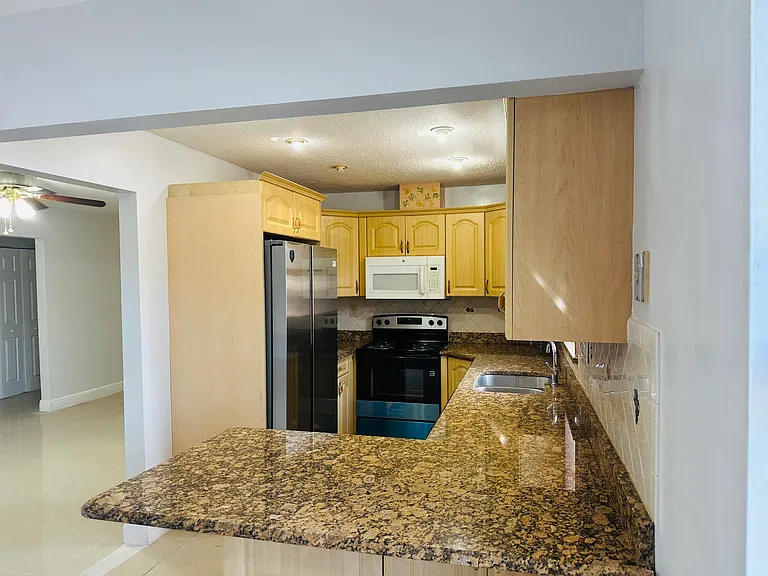 926 N C St — Photo 12