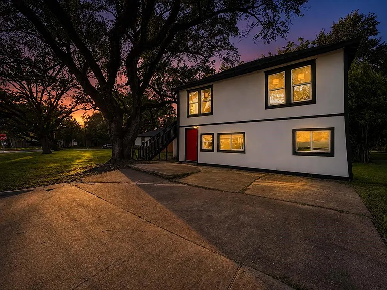 705 Texas Ave #A — Photo 2