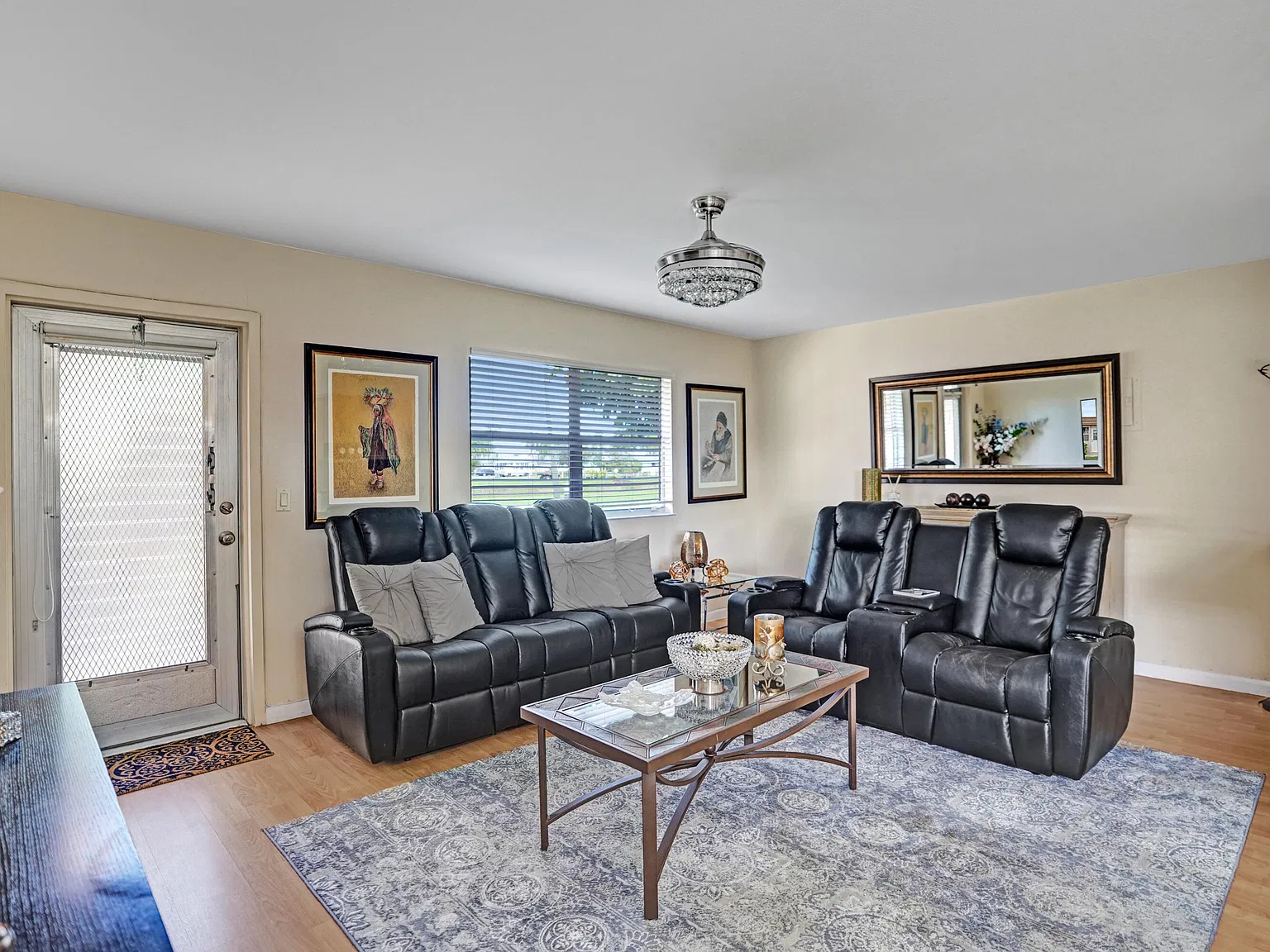 1 bed, 1.5 bath, 720 sqft, $1,550 — Photo 1
