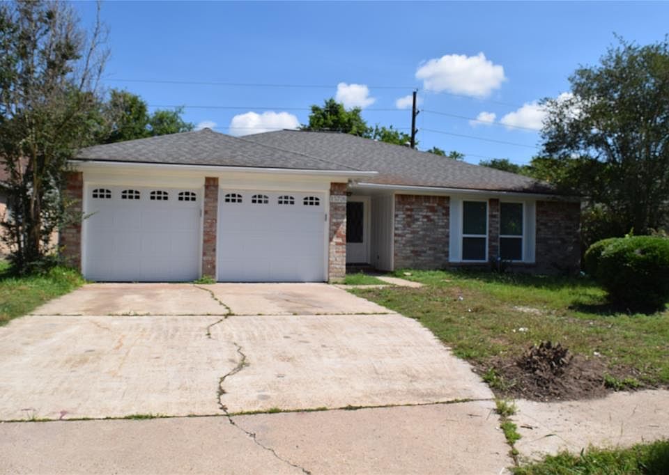 1st image of 15726 Fox Springs Dr