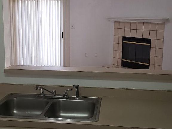 4th image of 490 Cascabellas St