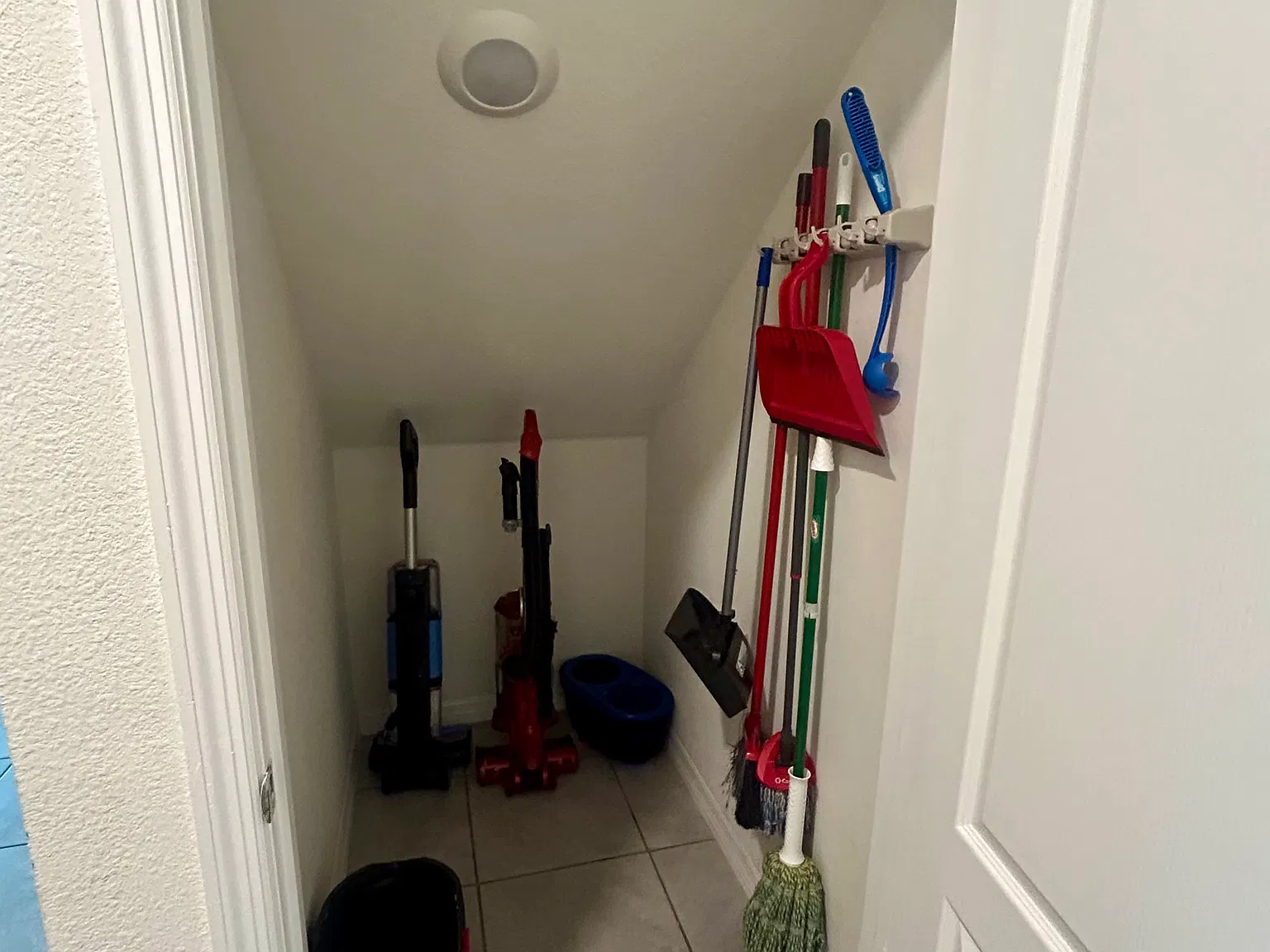 5 bed, 2000 sqft, $2,500 — Photo 3