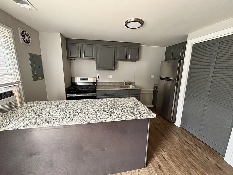 3207 Chestnut St — Photo 1