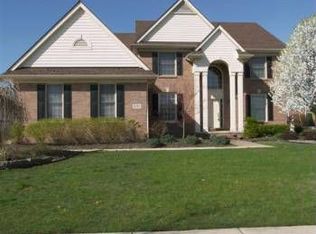 6242 Berwick Dr, West Bloomfield, MI 48322