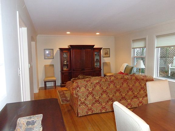 3rd image of 9920 Chaucer St