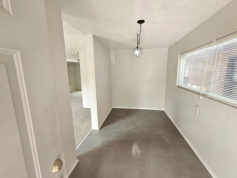 317 Hazeldine Ave SW — Photo 4