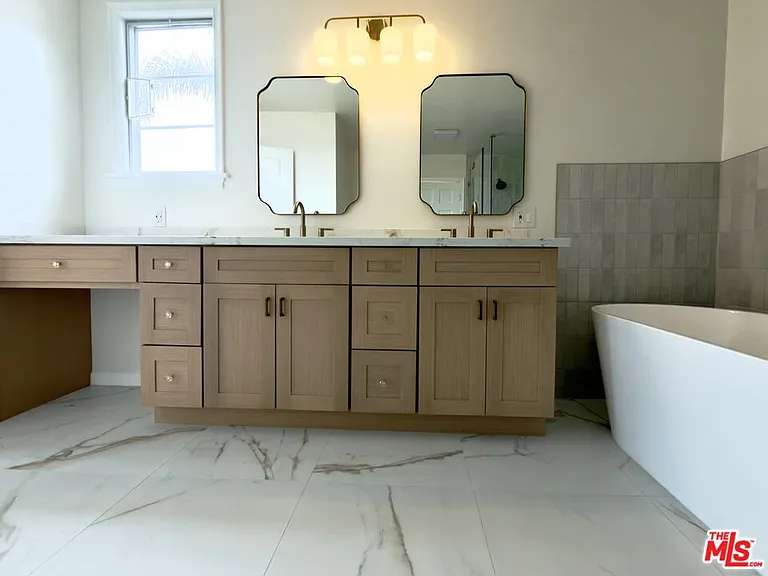 378 S La Jolla Ave — Photo 23