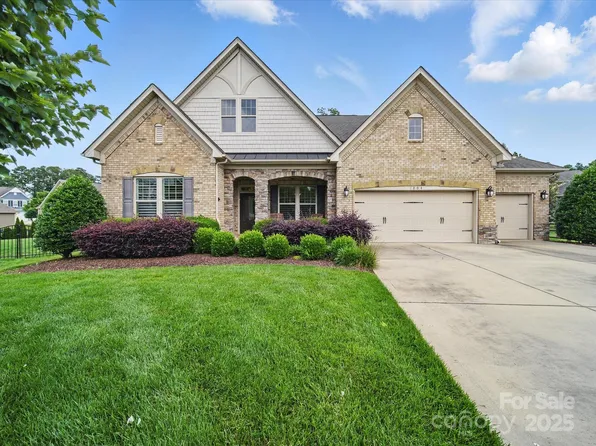 1004 Fairbanks Ct, Indian Trail, NC 28079